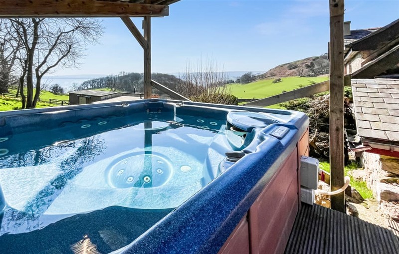 Panorama Cottages - The Farmhouse, Llangollen sleeps 8 people