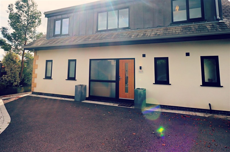 Parrott's Nest, Hyde, Greater Manchester sleeps 6 people