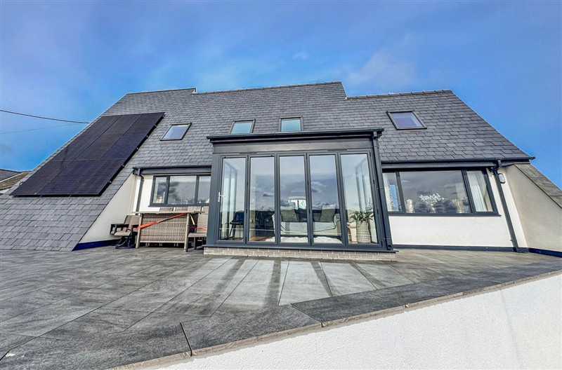 Pengarnedd, Amlwch, Ynys Môn / Isle of Anglesey sleeps 10 people