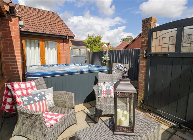 Pentre Country Studio, near Chirk, Wrexham sleeps 3 people