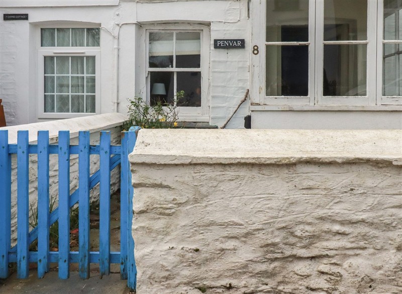 Penvar, Gerrans near Portscatho, Cornwall has a hot tub