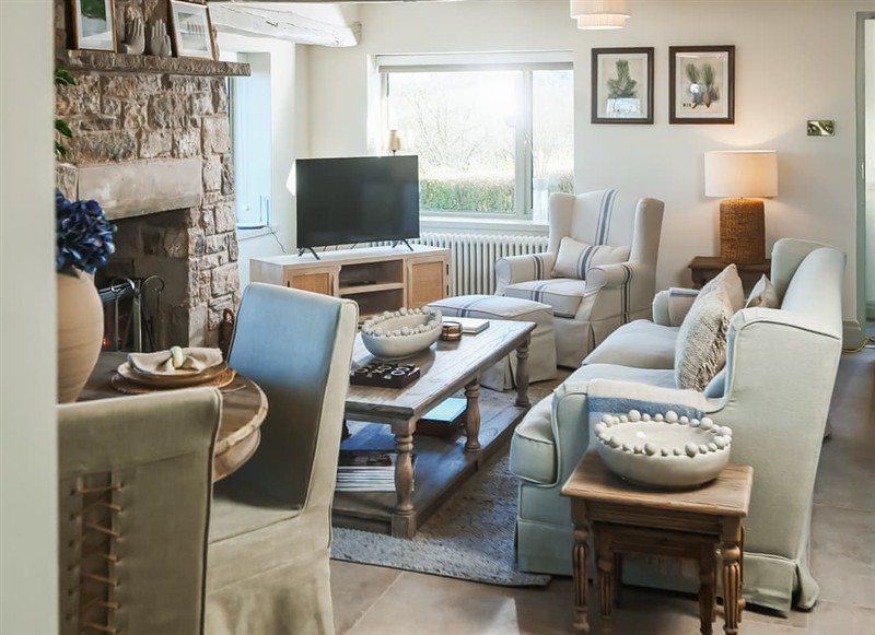 Primrose Cottage, Mellor has a hot tub
