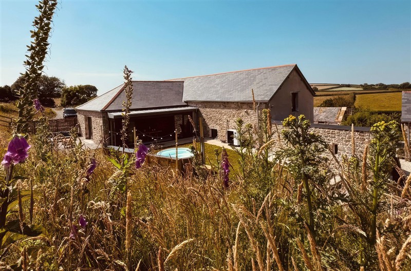 Reddaway Threshing Barn, near Okehampton, Devon sleeps 8 people
