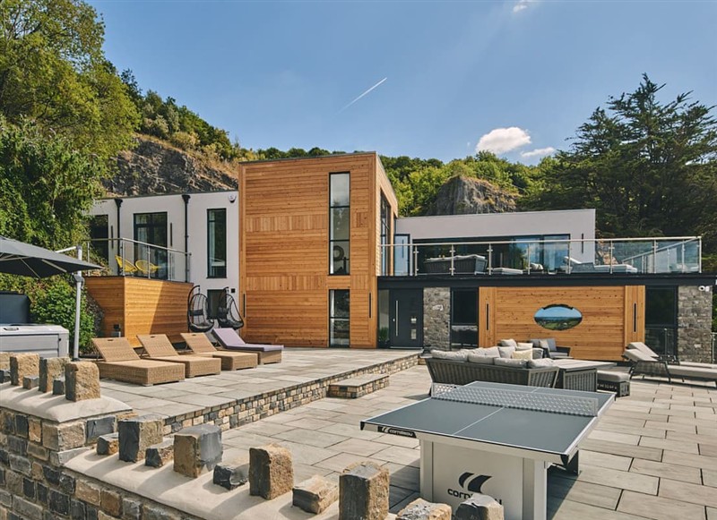 Robin View, Cheddar has a hot tub