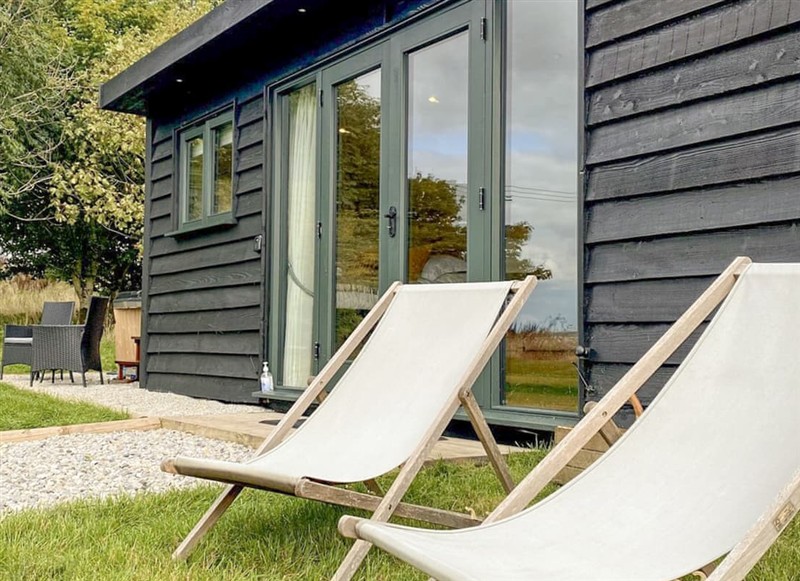 Robins Nest, Foolow, near Hope Valley has a hot tub