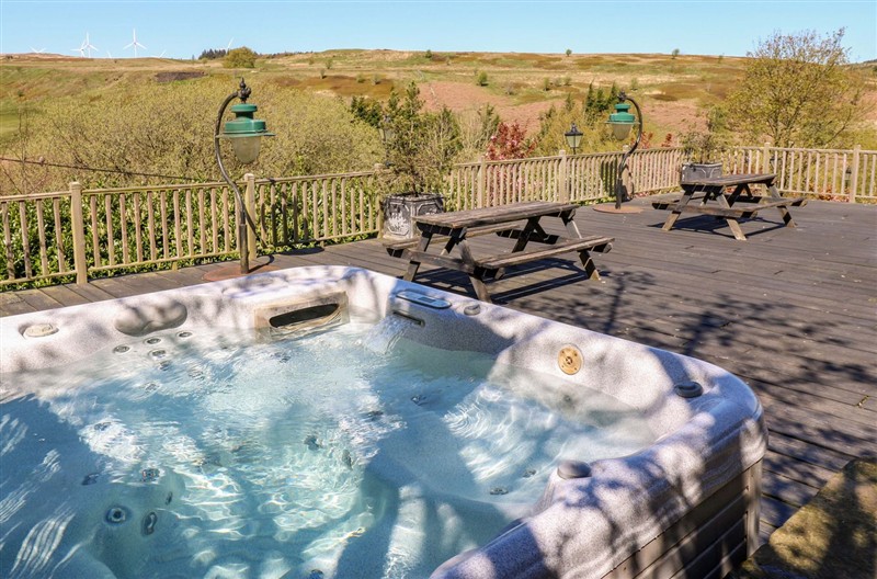 Rocks Cottage, Halifax, West Yorkshire sleeps 10 people