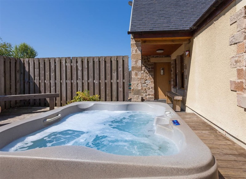 Rose Cottage, Linlithgow has a hot tub