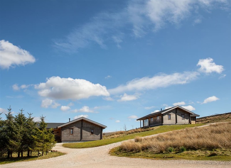 Rough Fell Lodge, Ravenstonedale, near Kirkby Stephen has a hot tub