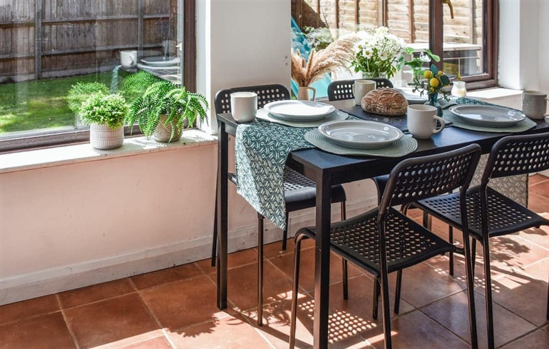 Rowan Cottage, Southrepps sleeps 6 people