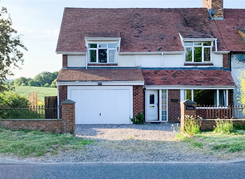 Scamnel, Eccleshall, Staffordshire has a hot tub