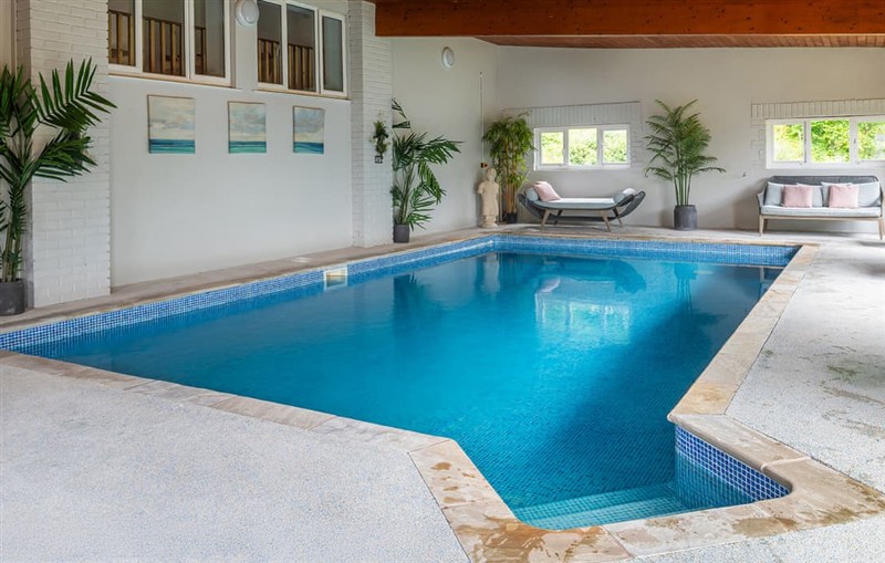 Sea Drift, Nutcombe Hill sleeps 9 people