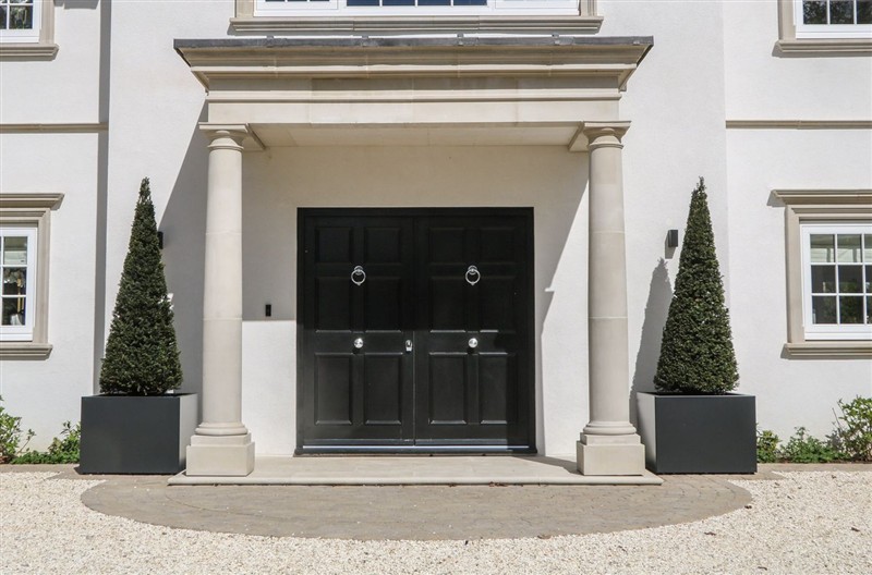 Sea Estate House, Rustington, West Sussex sleeps 10 people