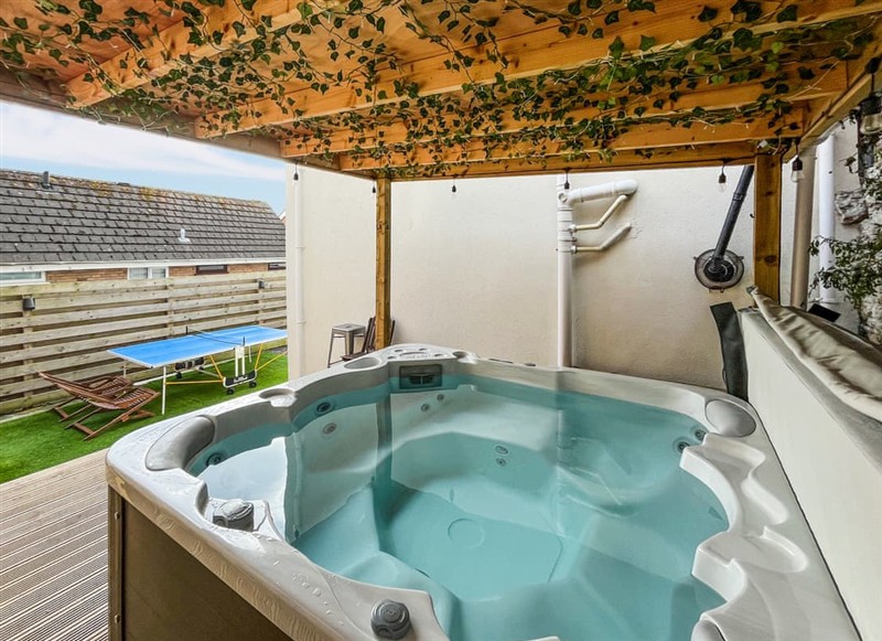 Sea-Scape, Penrhyn Bay has a hot tub