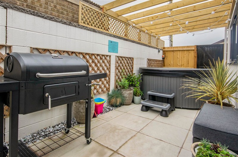 Seagull Shack, Morfa Bychan, Gwynedd sleeps 8 people