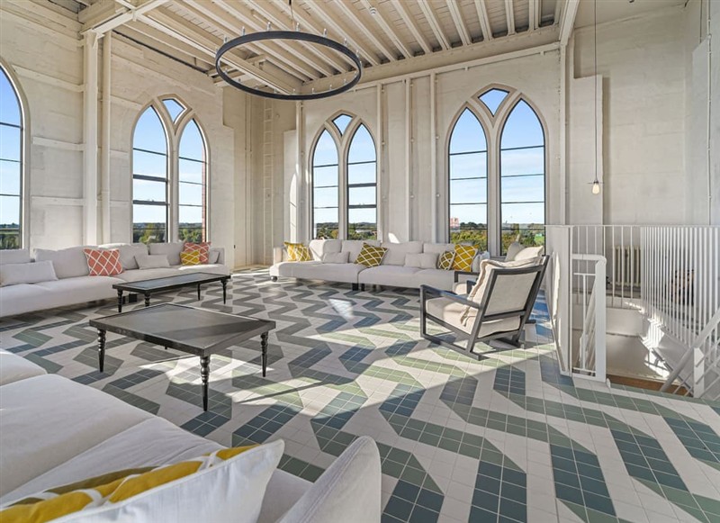 Seaview Heights, Aldeburgh has a hot tub