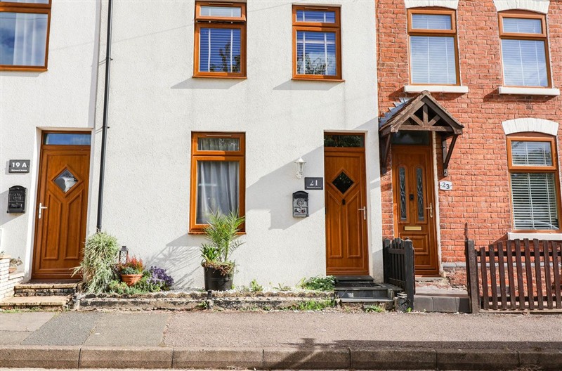 Severnwolf House, Gloucester, Gloucestershire sleeps 8 people