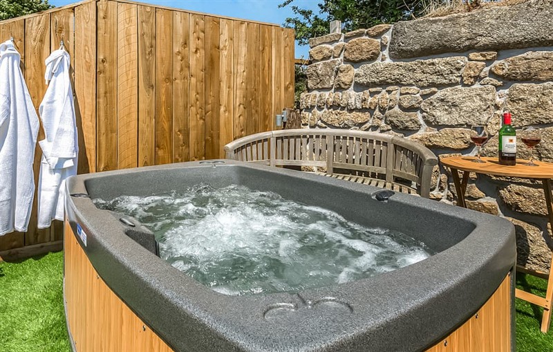 Shepherds Hut, St Buryan sleeps 2 people