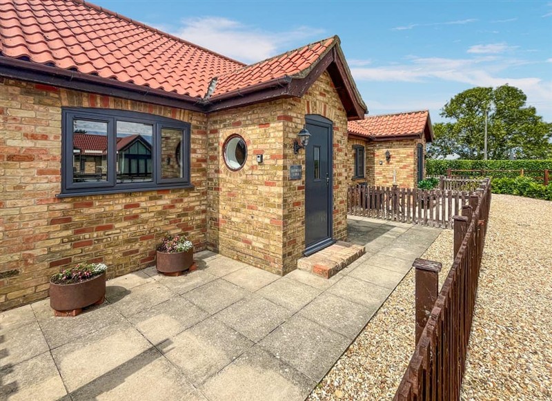Sherwood Lodge, Habertoft has a hot tub