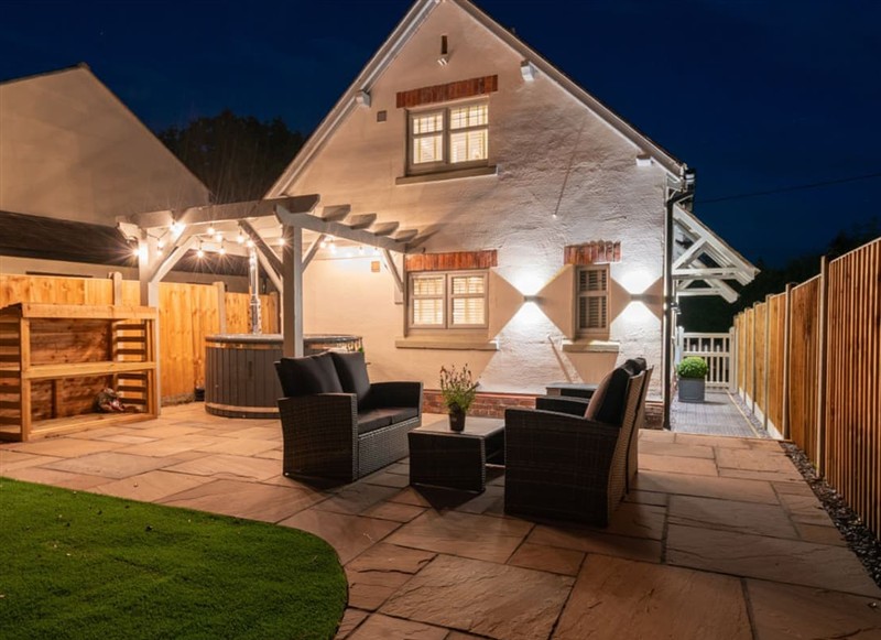 Silvernook Cottage, Cheshire has a hot tub