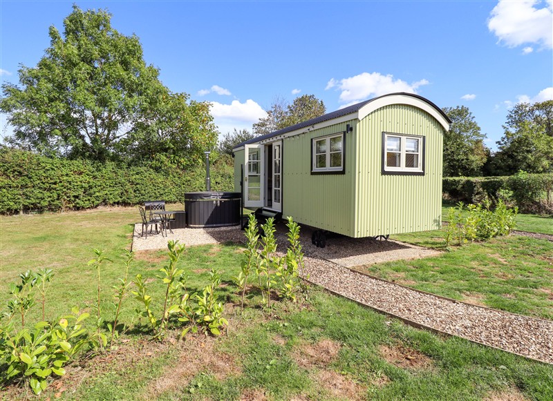 Snowdrop, Ashby-cum-Fenby near Waltham, Lincolnshire sleeps 2 people