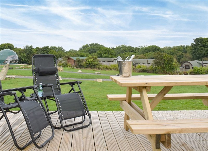 Snowdrop, Brynteg, near Benllech has a hot tub