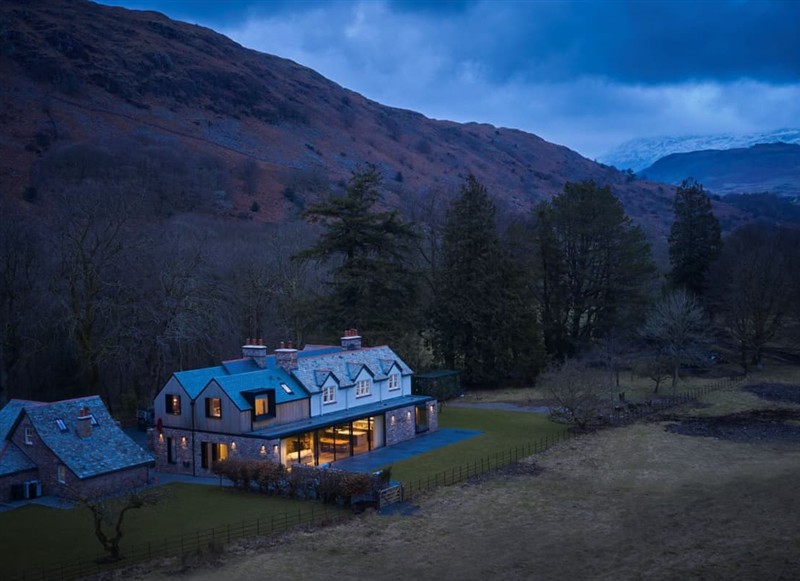 Starfell Cottage, Eskdale has a hot tub