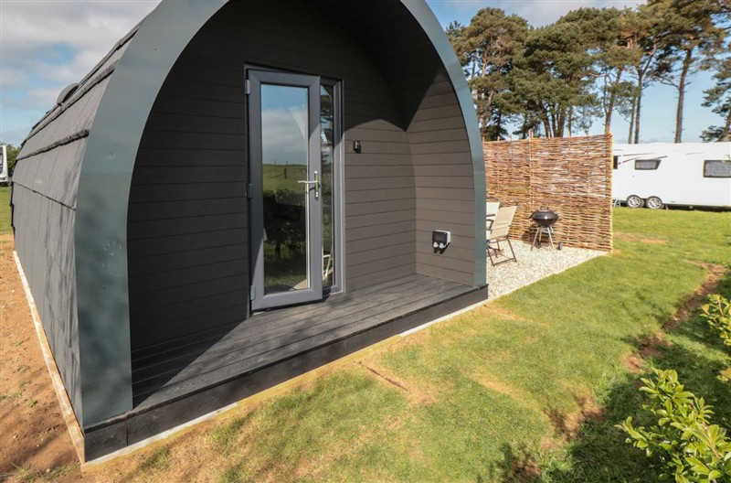 Starlight Sanctuary, near Rillington, North Yorkshire sleeps 4 people