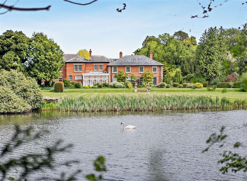 Staunton Park, Staunton-on-Arrow near Shobdon, Herefordshire has a hot tub