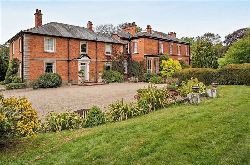 Staunton Park, Staunton-on-Arrow near Shobdon, Herefordshire sleeps 14 people