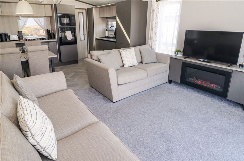 Stone Crab Lodge, Hasguard Cross near Broad Haven, Pembrokeshire Coast National Park sleeps 6 people