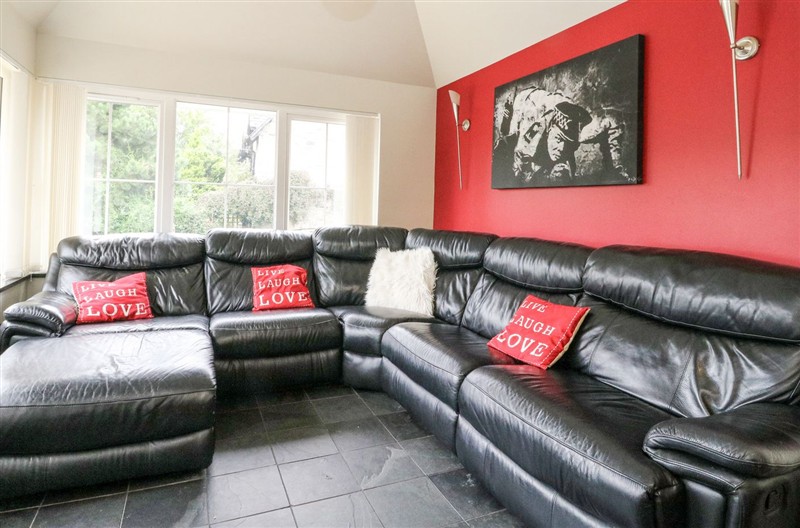 Taighean Anndra, Killin, Loch Lomond and The Trossachs National Park sleeps 9 people