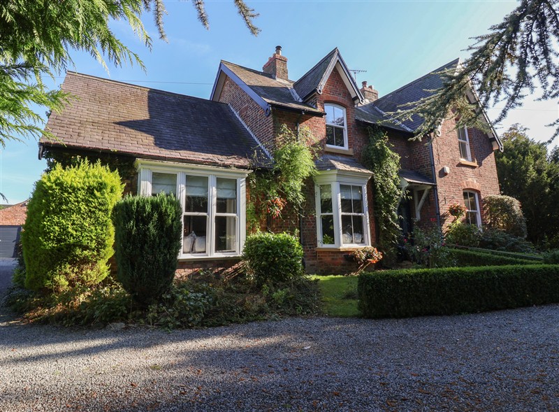 Ten Gables, Driffield, East Riding of Yorkshire has a hot tub