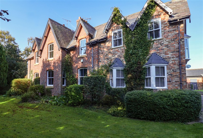 Ten Gables, Driffield, East Riding of Yorkshire sleeps 16 people