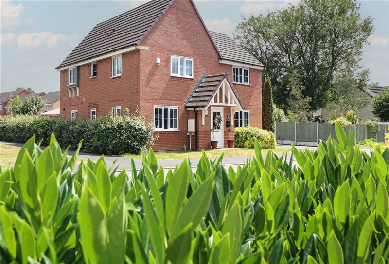 The Active Recovery Retreat, Yarnfield near Stone, Staffordshire sleeps 8 people