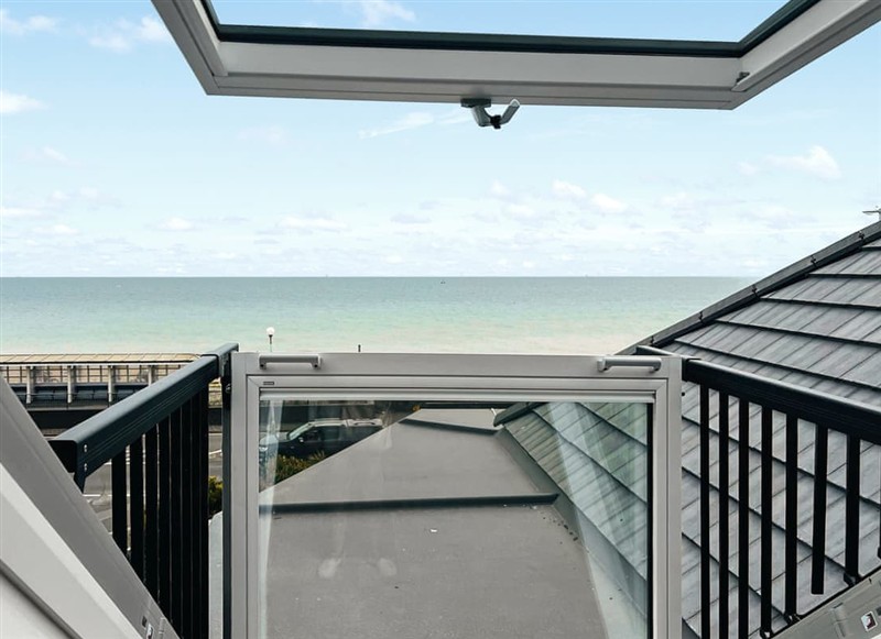 The Beach House, Worthing has a hot tub