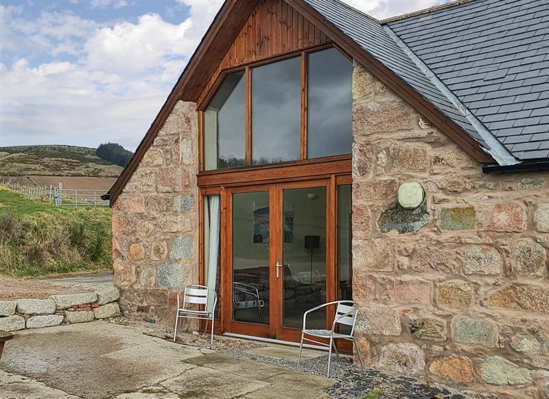 The Byre, Lumphanan, near Banchory has a hot tub