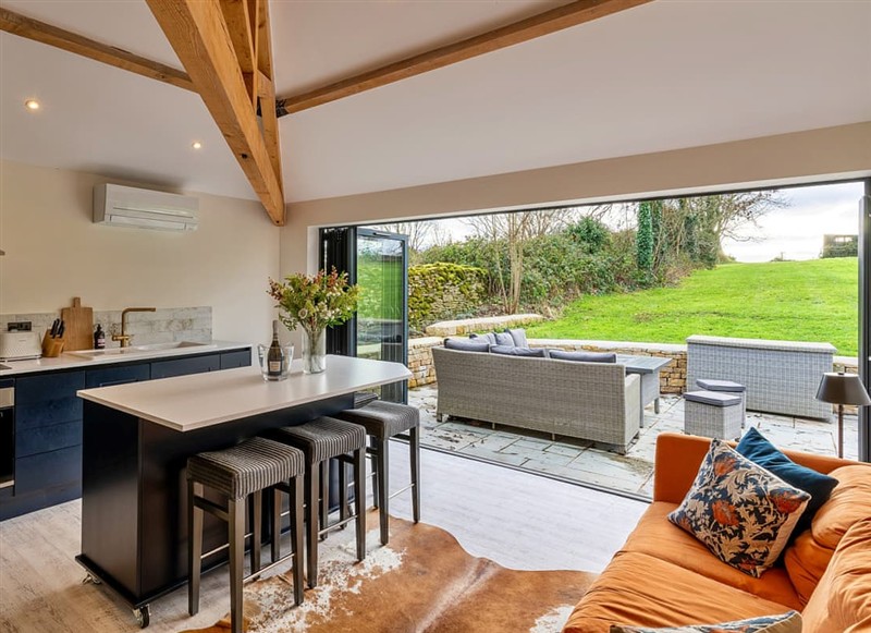 The Cabin at Hill Rise, Bourton-on-the-Water has a hot tub