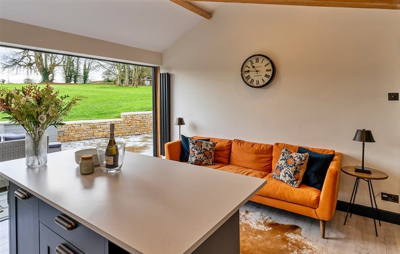 The Cabin at Hill Rise, Bourton-on-the-Water sleeps 6 people
