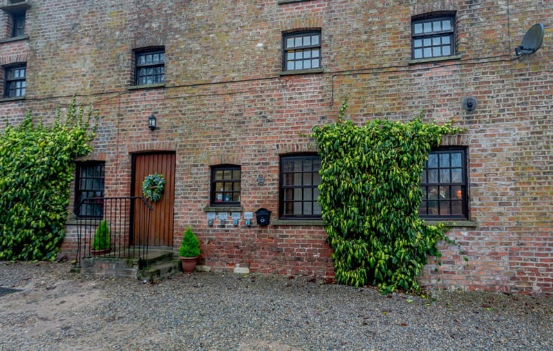 The Carriage House - Studio 3A, Bilbrough, near York sleeps 4 people