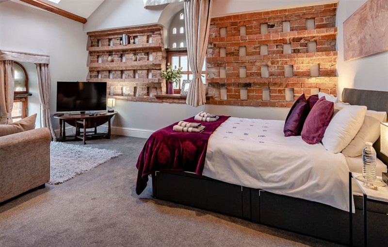 The Carriage House - Studio 3B, Bilbrough, near York sleeps 4 people