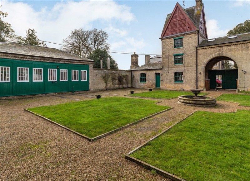 The Coach House, Bury St. Edmunds has a hot tub