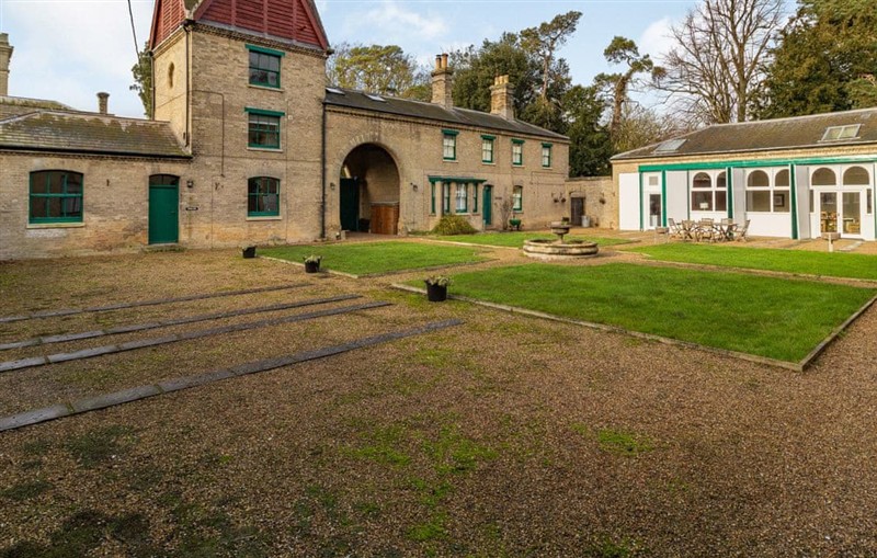 The Coach House, Bury St. Edmunds sleeps 8 people