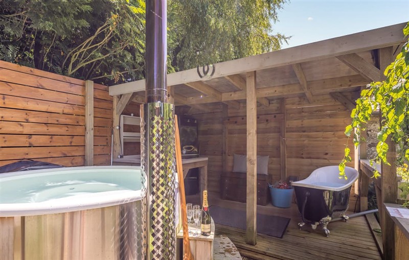 The Farmhouse, Betws Yn Rhos sleeps 14 people