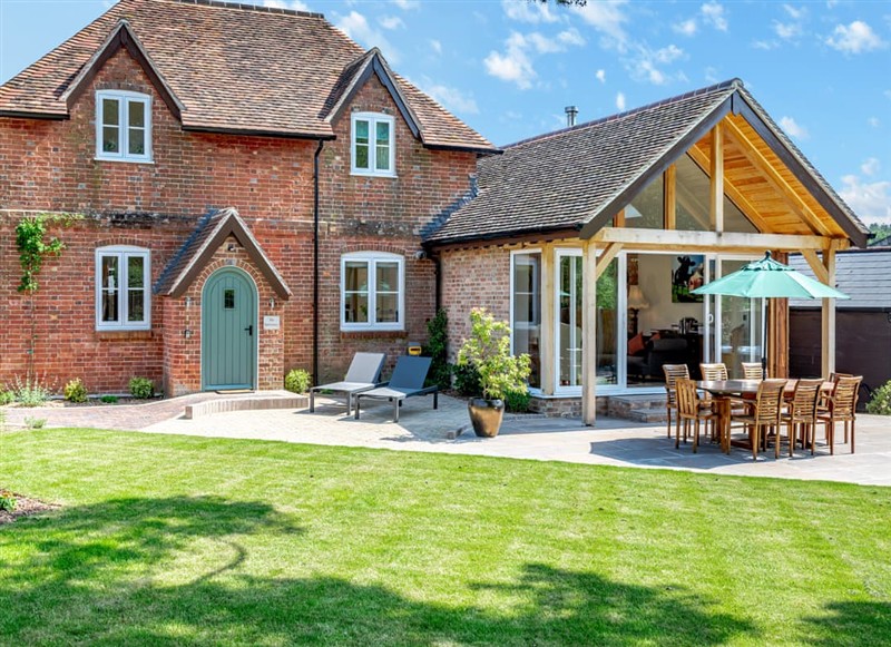 The Farmhouse, Wimborne has a hot tub