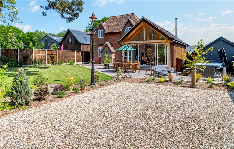 The Farmhouse, Wimborne sleeps 8 people