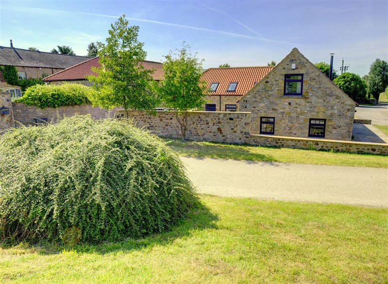 The Gate House, Aldbrough St. John near Barton, North Yorkshire has a hot tub