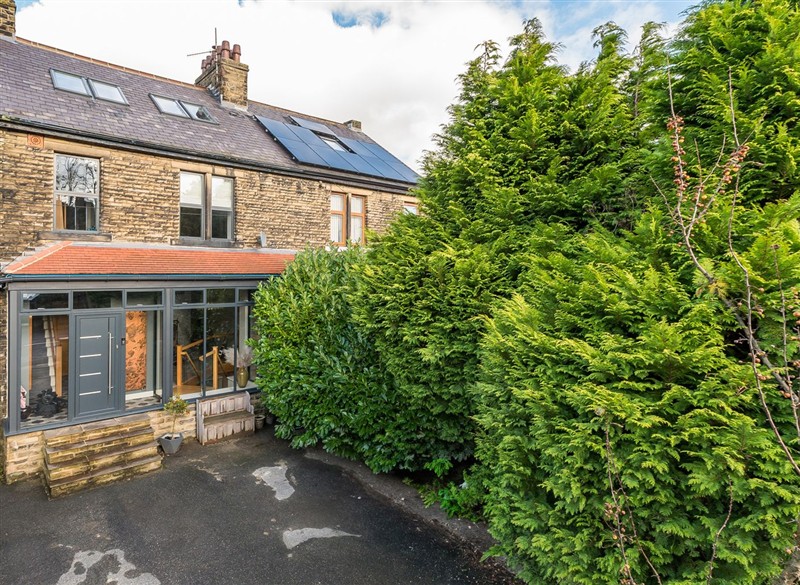 The Grand Weave House, Shipley, West Yorkshire has a hot tub