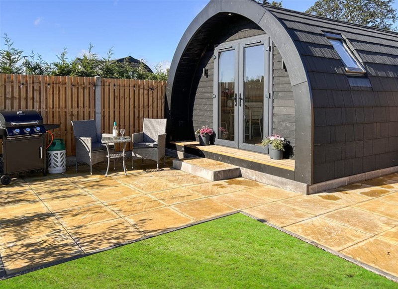 The Hind's Quarters, Ashbourne has a hot tub