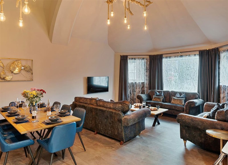 The MeadowField, Newquay has a hot tub