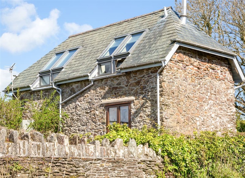 The Mews, Holbeton has a hot tub